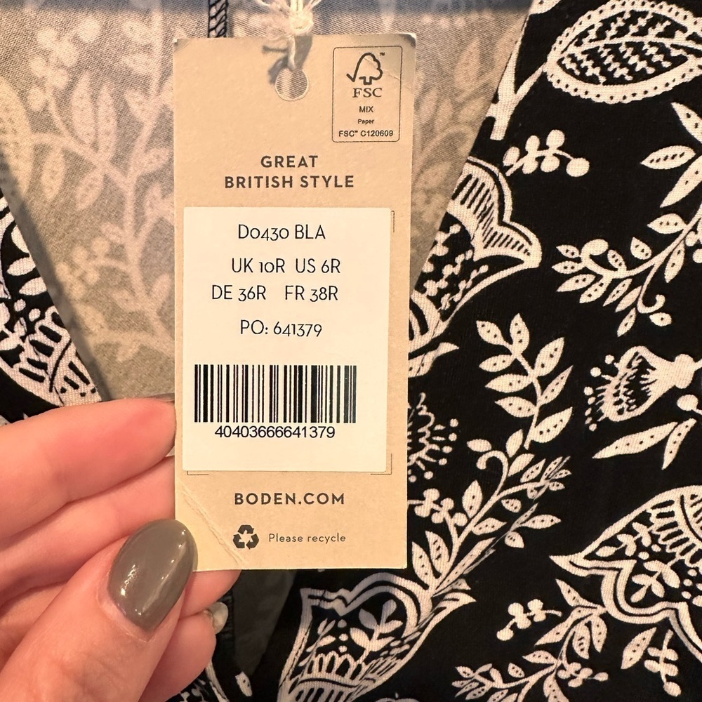 Boden Monochrome Floral Long Sleeve Dress With Flattering Ruching - Picture 3 of 7